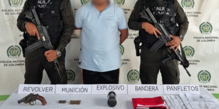 Gaula captura a presunto integrante del ELN con material bélico en Uribia