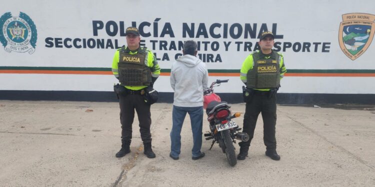 Operativos viales en La Guajira dejan capturas, armas incautadas, recuperación de motocicleta e incautación de licor