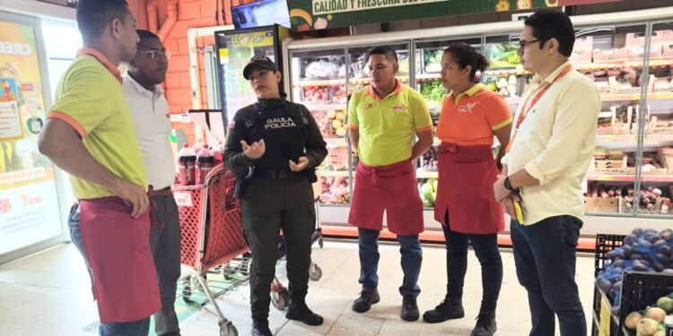 Gaula de la Policía continúa fortaleciendo la prevención contra la extorsión en comercios de Riohacha