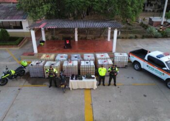 Incautan 2.000 galones de combustible y material logístico presuntamente destinados a actividades ilícitas en Dibulla