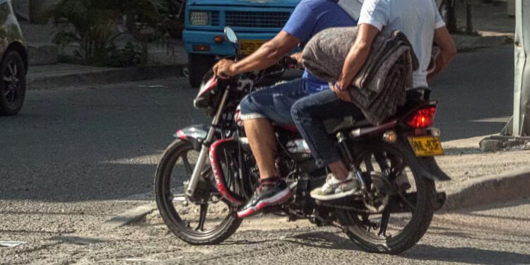 Alcaldía de San Juan del Cesar prohíbe parrillero hombre por 30 días