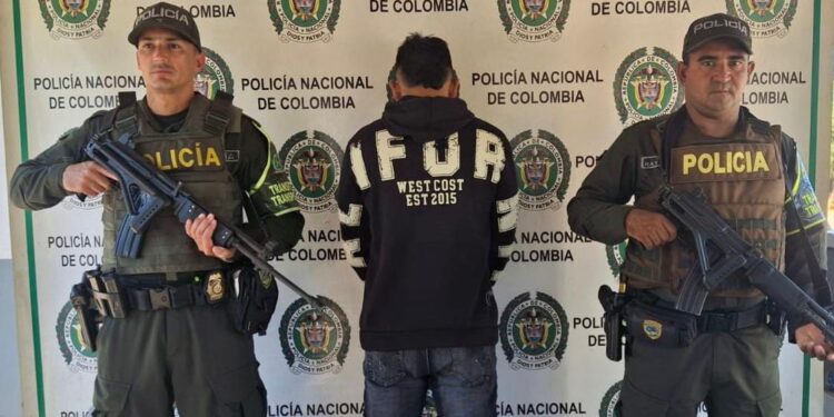 Una persona capturada por falsedad para obtener prueba de derecho verdadero en la vía La Paz – Distracción