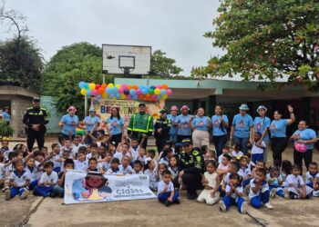 Policía acompaña el regreso a clases y refuerza la seguridad escolar en Maicao