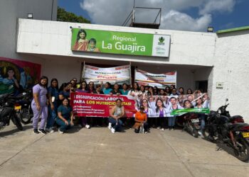 Nutricionistas realizan plantón en  instalaciones del ICBF La Guajira para exigir dignificación laboral