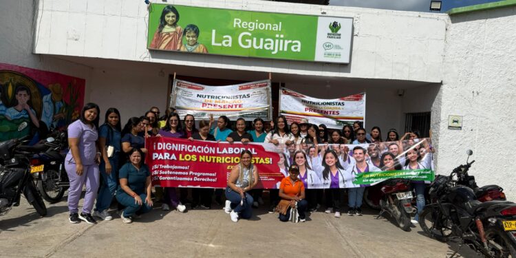 Nutricionistas realizan plantón en  instalaciones del ICBF La Guajira para exigir dignificación laboral