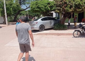 Accidente de tránsito deja dos personas lesionadas en el barrio Padilla de Villanueva