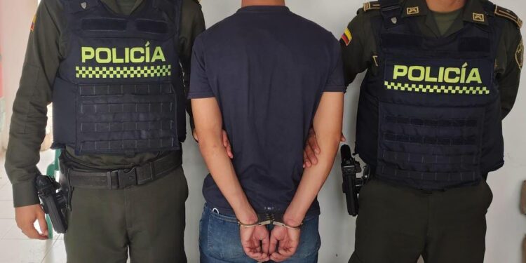 Capturan en vía nacional de Distracción a hombre con orden judicial vigente