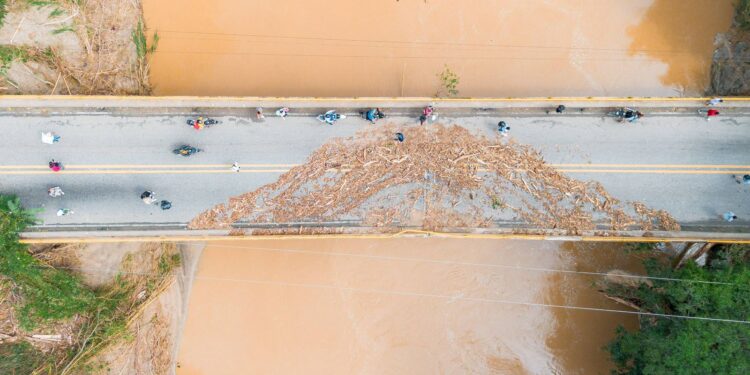 Caída del puente en Mendihuaca deja incomunicadas a La Guajira y Magdalena, autoridades exigen respuesta inmediata del Gobierno nacional