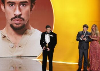 Bad Bunny el gran ganador en los Grammy usa su discurso para criticar a ICE y llamar al amor sobre el odio
