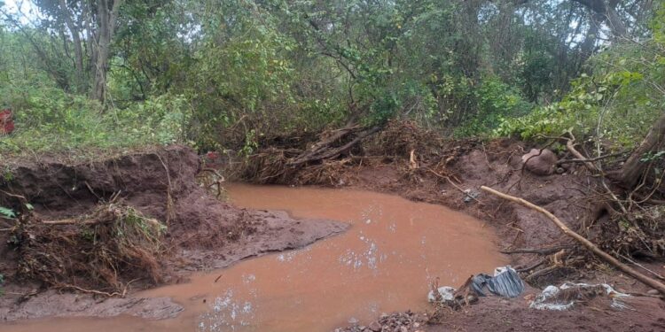 Creciente súbita en la sequía «Mata Oscura» provocó inundaciones en varios barrios de Villanueva