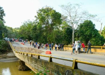 Evalúan dos alternativas para restablecer la movilidad en Mendihuaca con puente militar