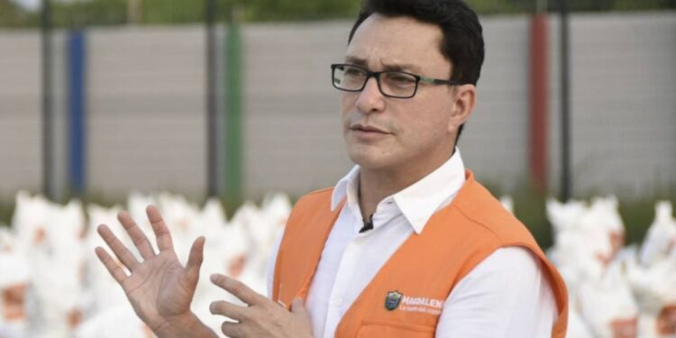 Fiscalía acusa al candidato presidencial Carlos Caicedo por presunta contratación ilegal en Santa Marta