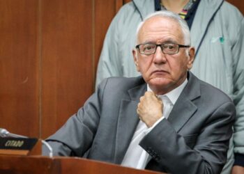 Radican moción de censura contra el ministro de Salud Guillermo Jaramillo por crisis en el sistema