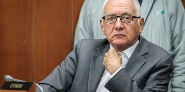 Radican moción de censura contra el ministro de Salud Guillermo Jaramillo por crisis en el sistema