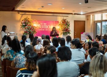 Más de 100 mujeres se unen para conmemorar el Día de la Mujer con Aqualia y AMULIDESO