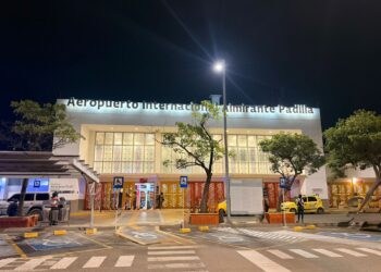 Histórico: aeropuerto de Riohacha recibe primer vuelo comercial nocturno en casi 80 años de operación
