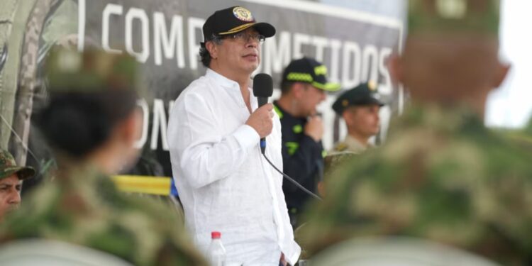 Petro anuncia fin del servicio militar obligatorio en Colombia