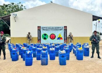 Ejército incauta más de mil galones de combustible de contrabando en zona rural de Maicao