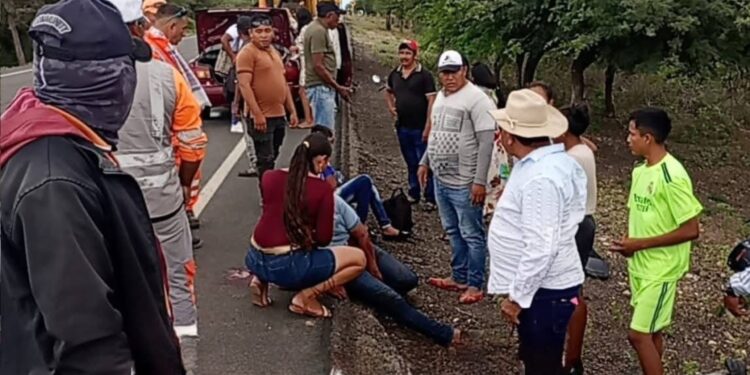 Accidente entre automóvil y motocicleta deja dos heridos en la vía Riohacha–Maicao