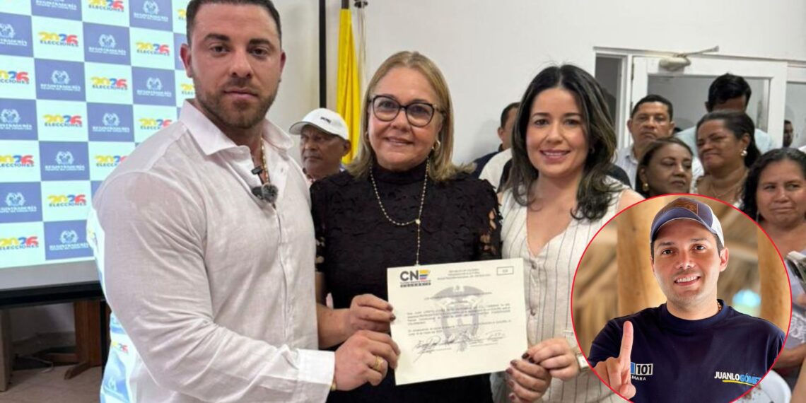 María Cristina Soto recibe credencial de su hijo Juan Loreto Gómez como representante a la Cámara