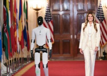 Melania Trump sorprende con robot humanoide en la Casa Blanca durante cumbre global sobre educación y tecnología