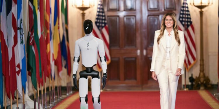 Melania Trump sorprende con robot humanoide en la Casa Blanca durante cumbre global sobre educación y tecnología