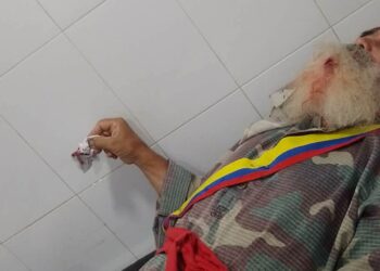 Indignación en Fonseca: Jóvenes hieren a adulto mayor tras hacerles un llamado por conducta indebida en vía pública