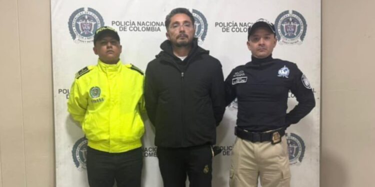 Extraditan desde España a presunto enlace financiero del ELN: habría movilizado $885.000 millones