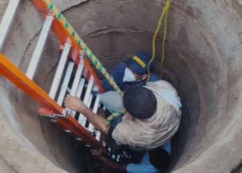 Bomberos rescatan a hombre tras caer de forma accidental en un pozo artesanal en Fonseca