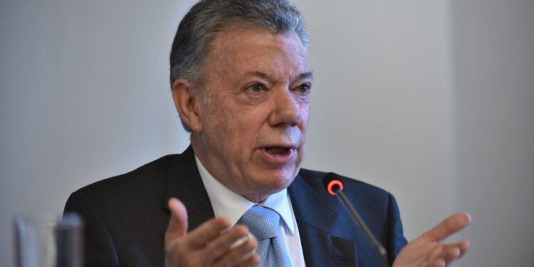 Juan Manuel Santos afirma que Colombia debe elegir un presidente que genere “un mínimo de consenso”