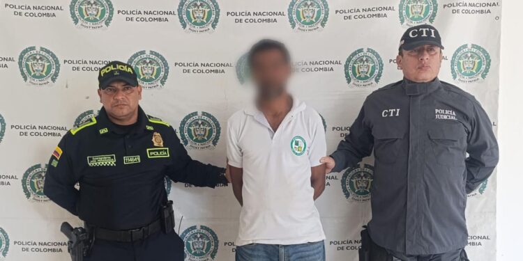 Capturan en Distracción a hombre con orden judicial por violencia intrafamiliar