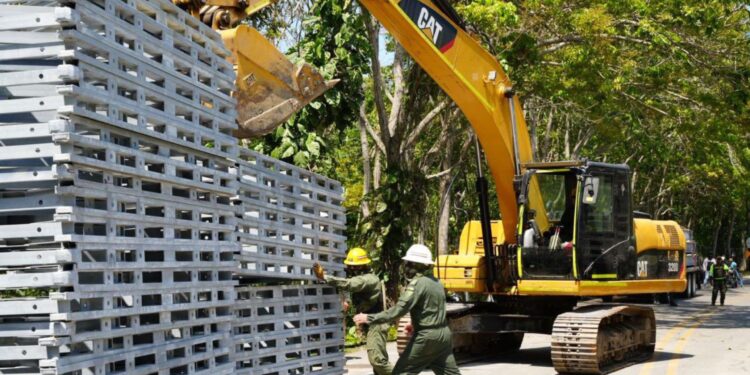 Avanza fase final del puente militar sobre el río Mendihuaca para restablecer la vía Santa Marta–Riohacha