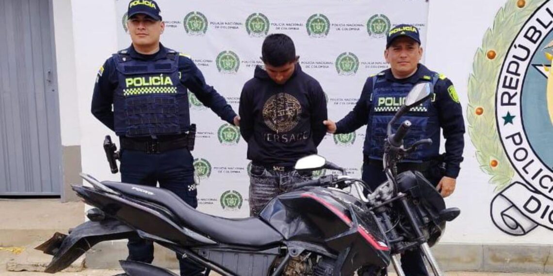 Capturan a hombre que conducía motocicleta reportada como hurtada durante operativos de control en Uribia