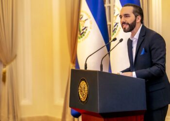 El Salvador avala cadena perpetua para delitos graves en reforma constitucional impulsada por Bukele