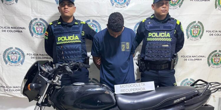 Capturan a joven y recuperan motocicleta reportada como hurtada en San Juan del Cesar