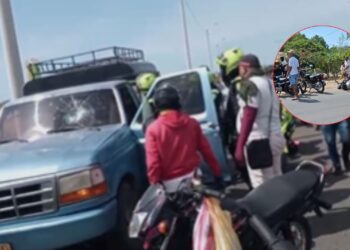 Conductor de camioneta arrolla a una mujer y embiste varias motocicletas en Riohacha