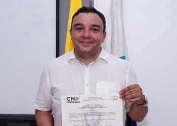 Jorge Armando Figueroa recibe credencial como Representante a la Cámara por La Guajira