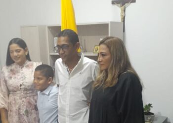 Rubén Carmelo Mendoza toma posesión como alcalde encargado de Fonseca