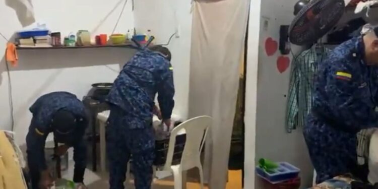 INPEC interviene 122 cárceles en megaoperativo y decomisa celulares y drogas