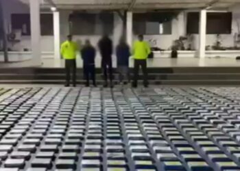 Incautan 1,2 toneladas de cocaína y 305 kilos de marihuana en zona marítima de La Guajira