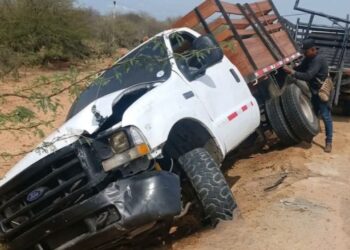 Volcamiento de camión deja daños materiales en la vía Manaure – Uribia