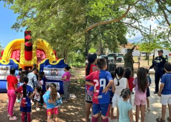 Ejército lidera jornada recreativa en Pondores, sur de La Guajira, para prevenir el reclutamiento infantil