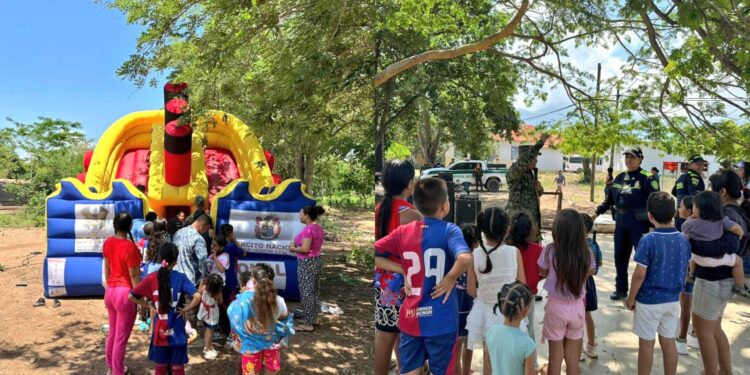 Ejército lidera jornada recreativa en Pondores, sur de La Guajira, para prevenir el reclutamiento infantil