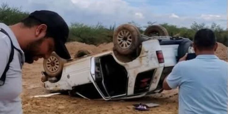 Volcamiento de transporte escolar en zona rural de Manaure deja varios heridos