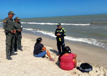 Policía refuerza controles en playas de Riohacha con campaña “Civiplaya” durante Semana Santa