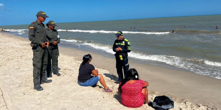 Policía refuerza controles en playas de Riohacha con campaña “Civiplaya” durante Semana Santa