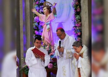 “Yo soy la resurrección y la vida: el que cree en mí, aunque este muerto, vivirá”