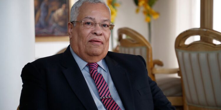 Abogado José Manuel Abuchaibe cuestiona pronunciamientos de partidos sobre apoyos presidenciales en Colombia