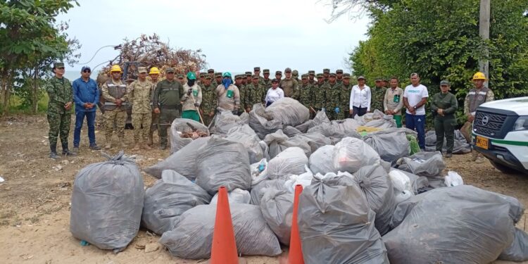 Más de tres toneladas de residuos fueron retiradas durante jornada ambiental en Riohacha