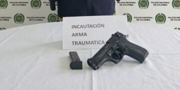 Policía incauta arma traumática sin documentación durante controles en Cotoprix